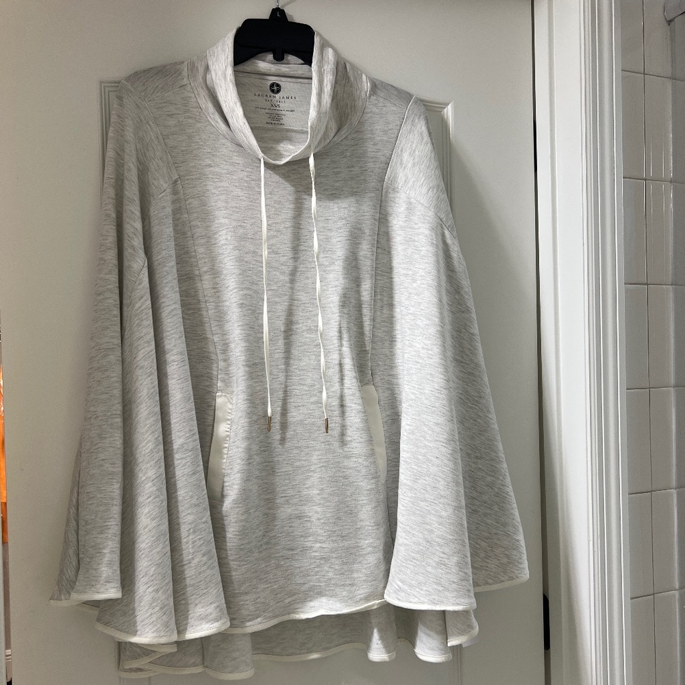 NWT Lauren James White Heather Poncho